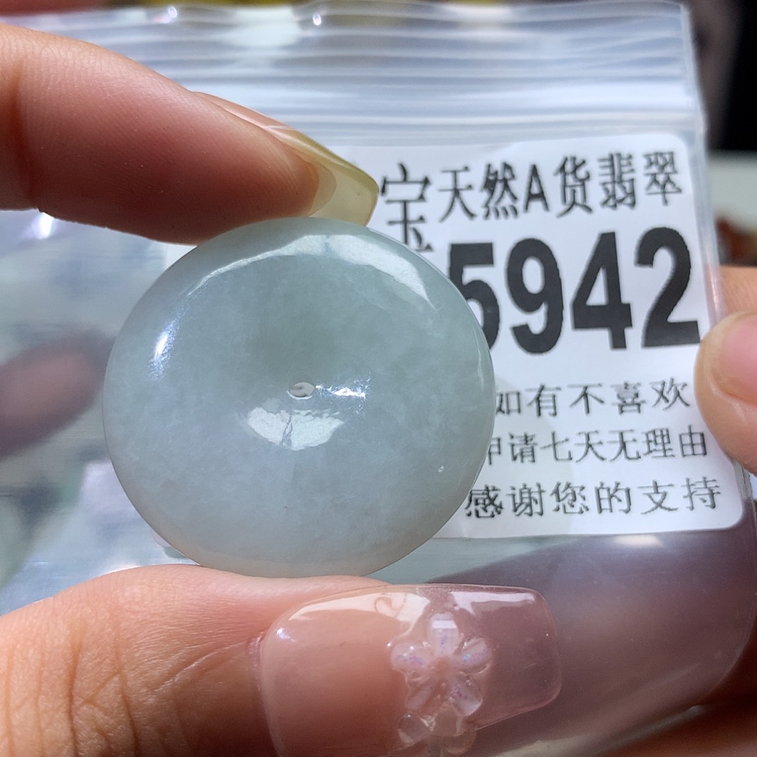 翡翠未镶嵌颈饰，