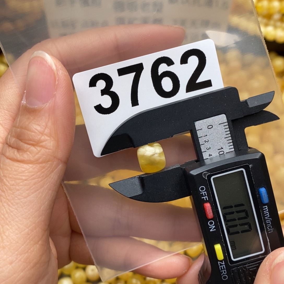 蜜蜡珠宝奇石未镶嵌