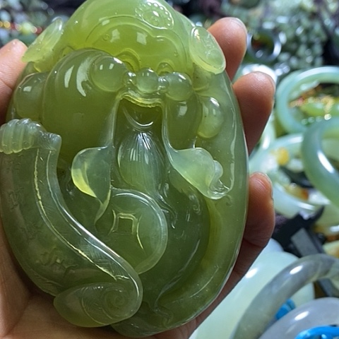 岫玉手玩件未镶嵌一个