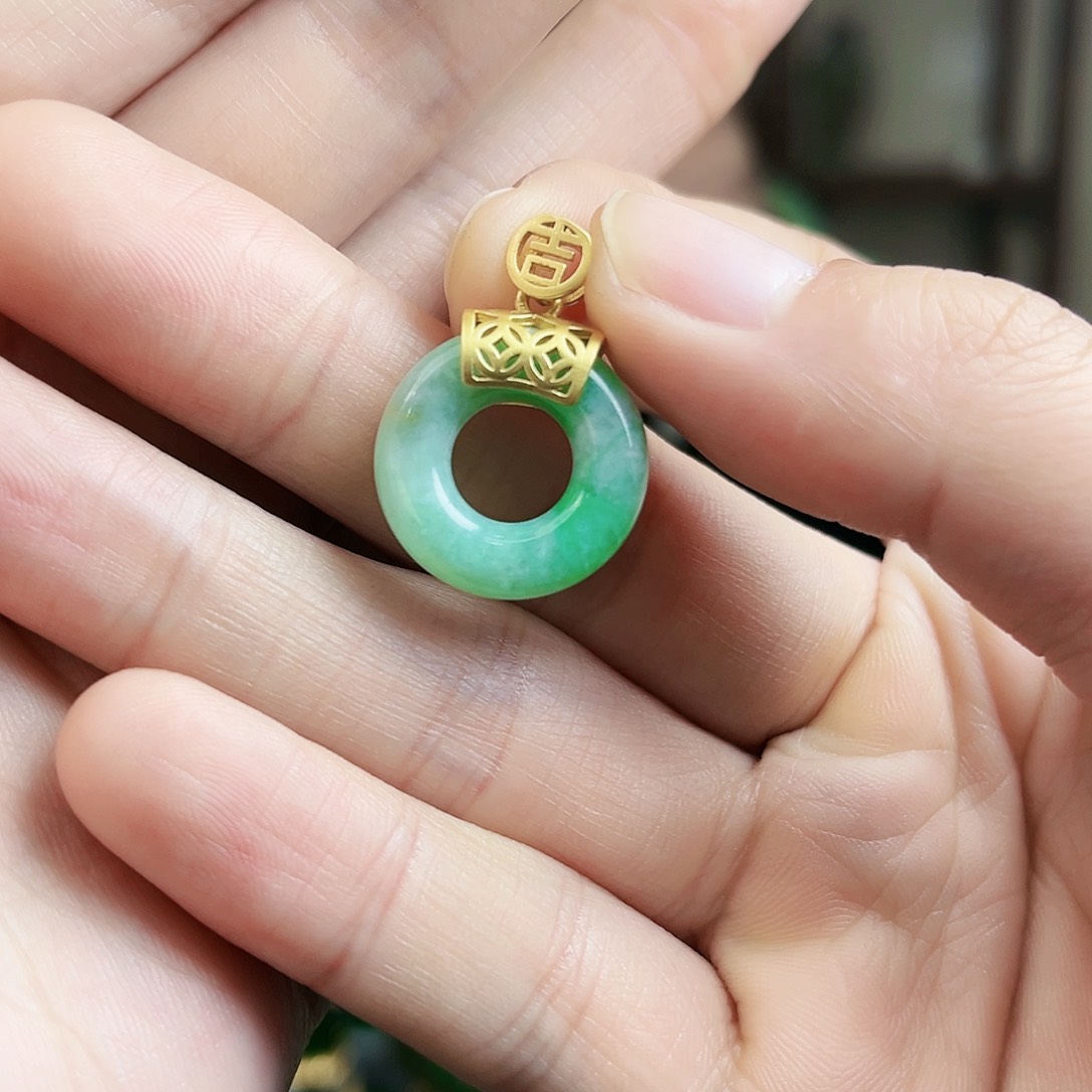 翡翠颈饰未镶嵌吊坠