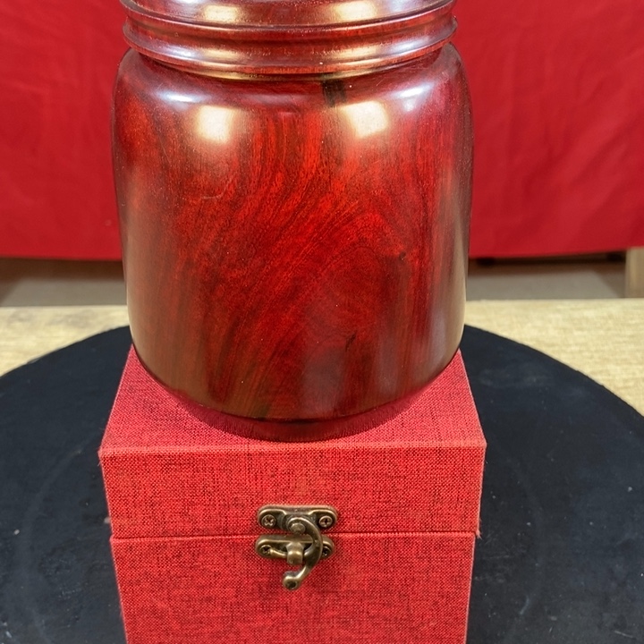 常***乐小叶紫檀笔筒一个