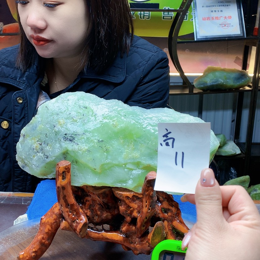 【闪购商品】未镶嵌蛇纹石玉原石聚****）