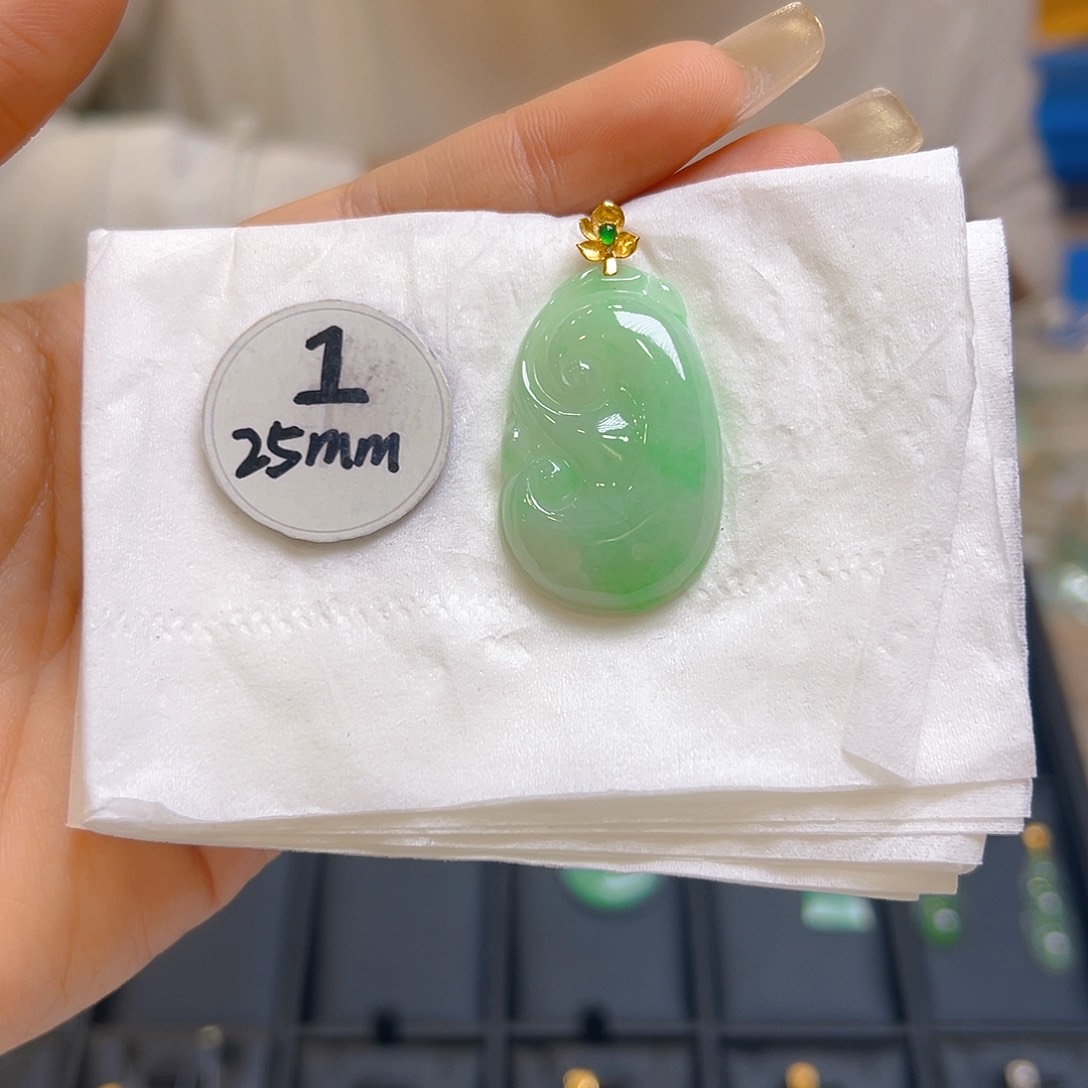 翡翠颈饰18K金镶嵌翡翠