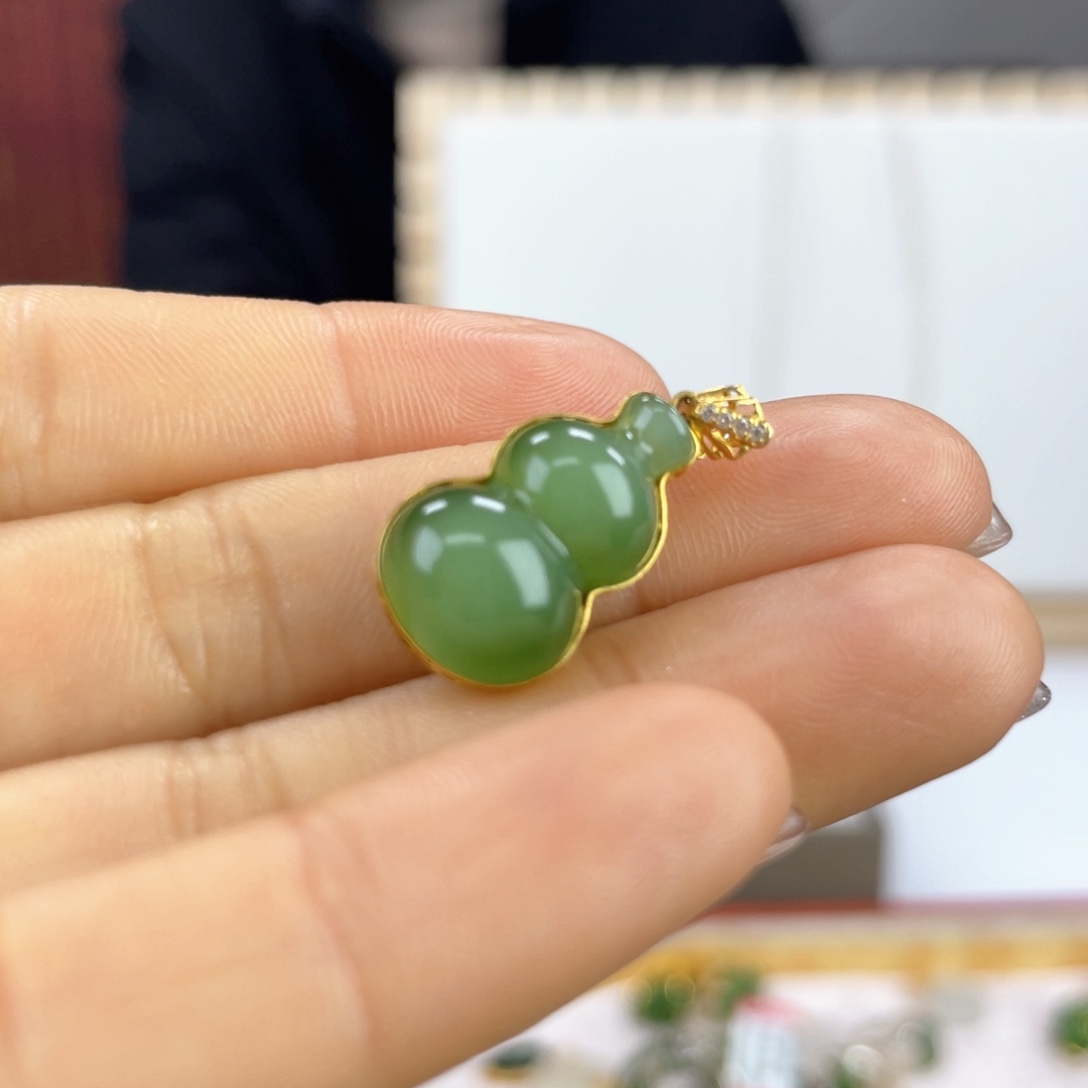 和田玉颈饰18K金镶嵌