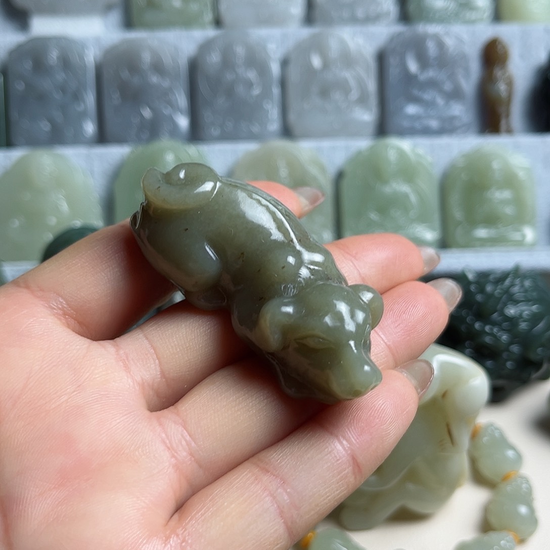 和田玉未镶嵌把件