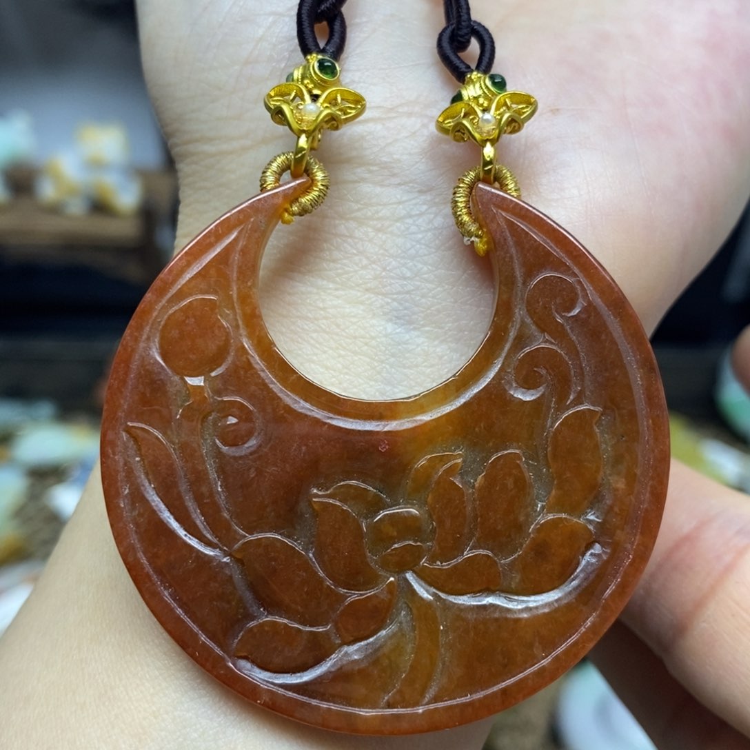 翡翠颈饰未镶嵌翡翠