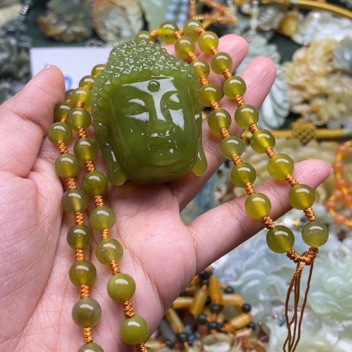 蛇纹石玉吊坠合金