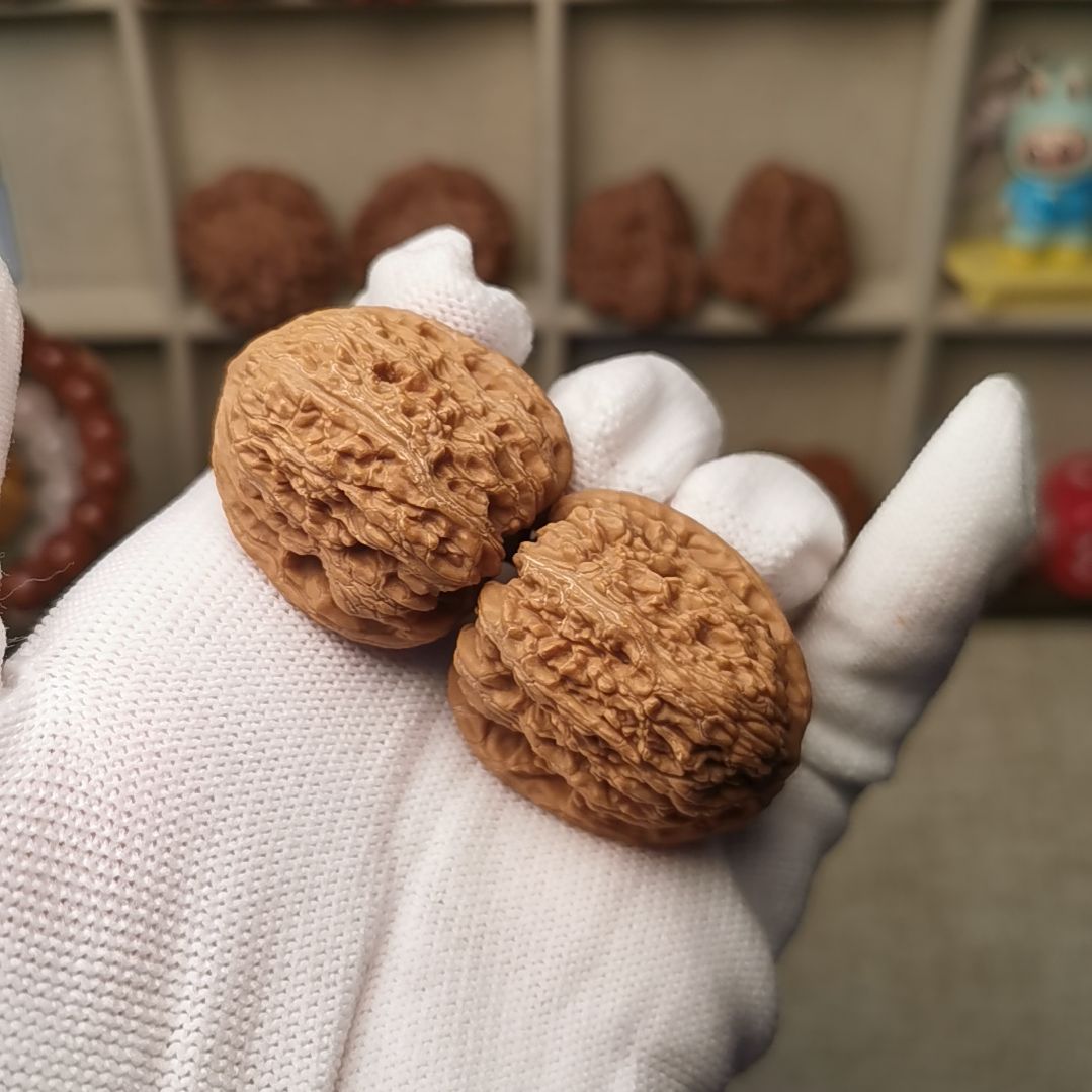33尺全品红宝石文玩核桃