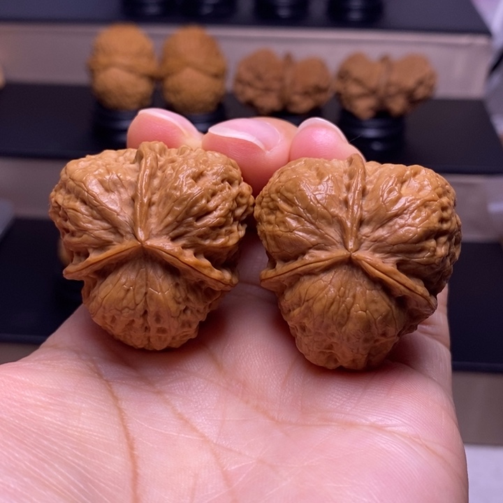文玩核桃把件花开富贵三楞8