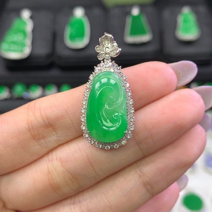 翡翠吊坠(不含链)18K金镶嵌