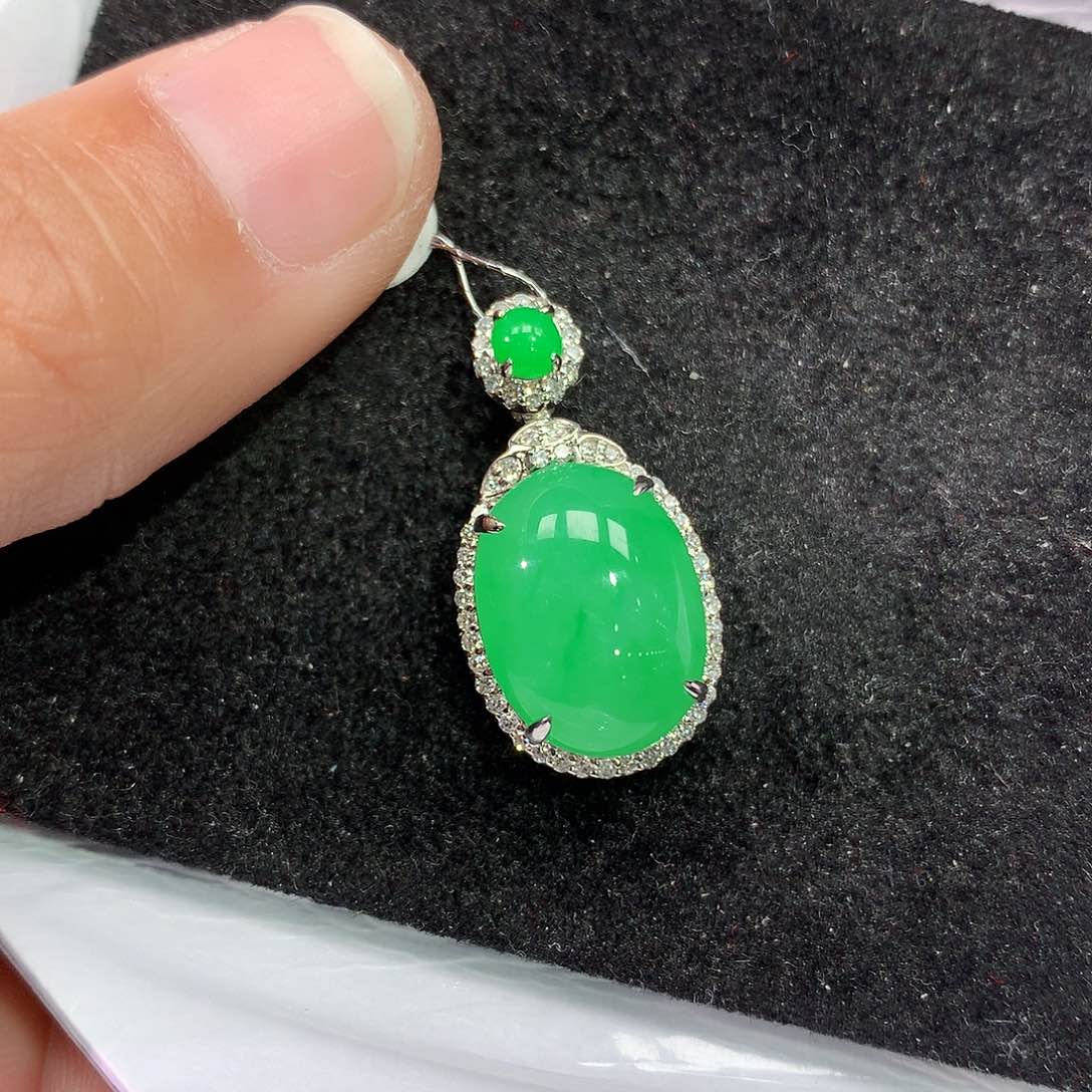 翡翠吊坠(赠链)18K金镶嵌