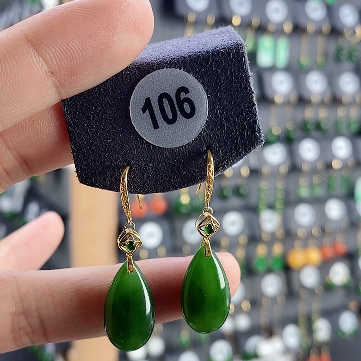 和田玉18K金镶嵌耳饰