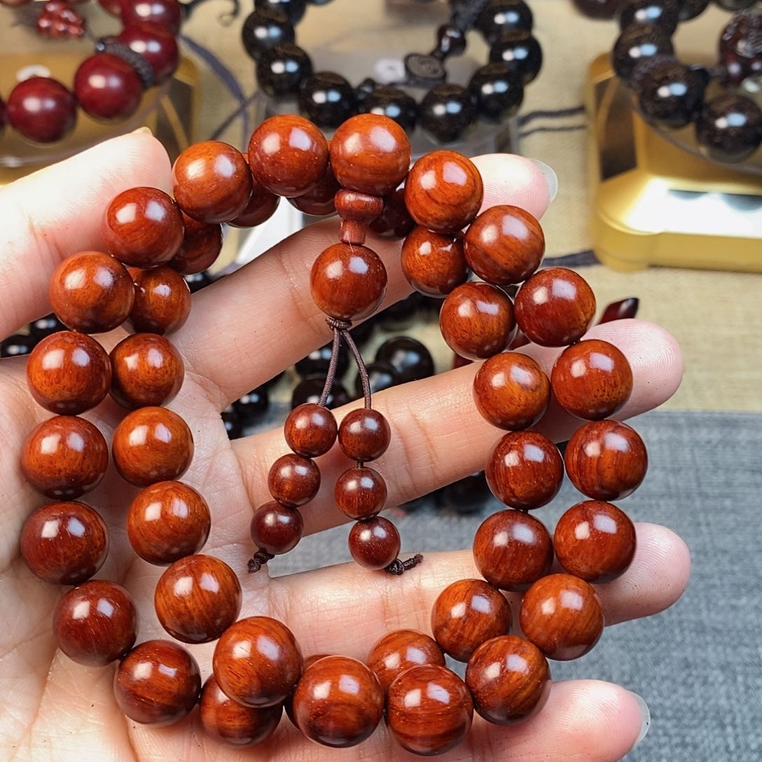 檀香紫檀（小叶紫檀）1.2泥料手持