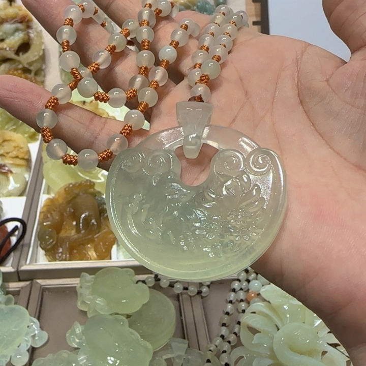 蛇纹石玉吊坠未镶嵌