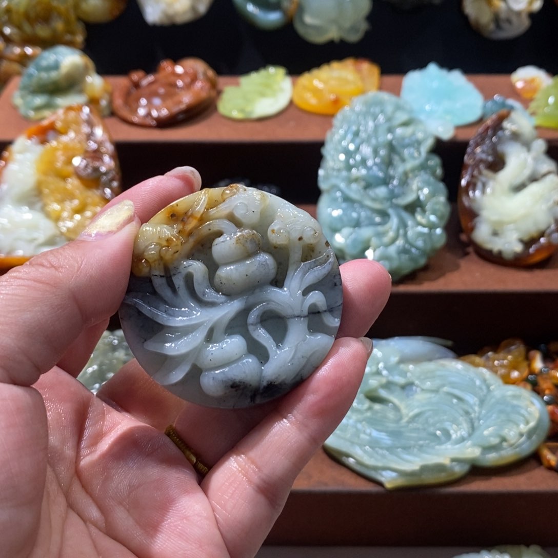 蛇纹石玉未镶嵌颈饰阿*