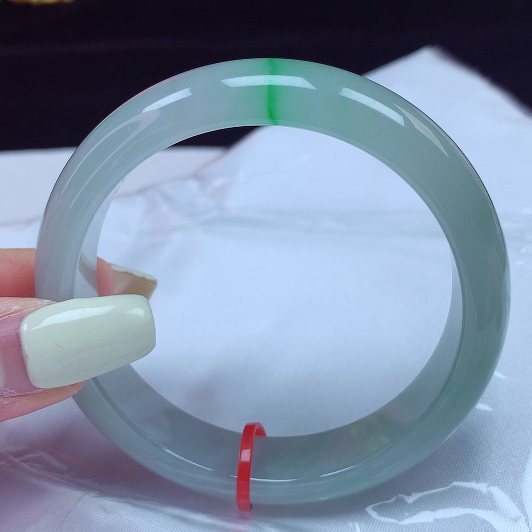 翡翠手镯未镶嵌55圈