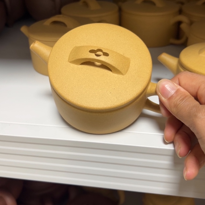 茶壶紫砂黄金段半手210