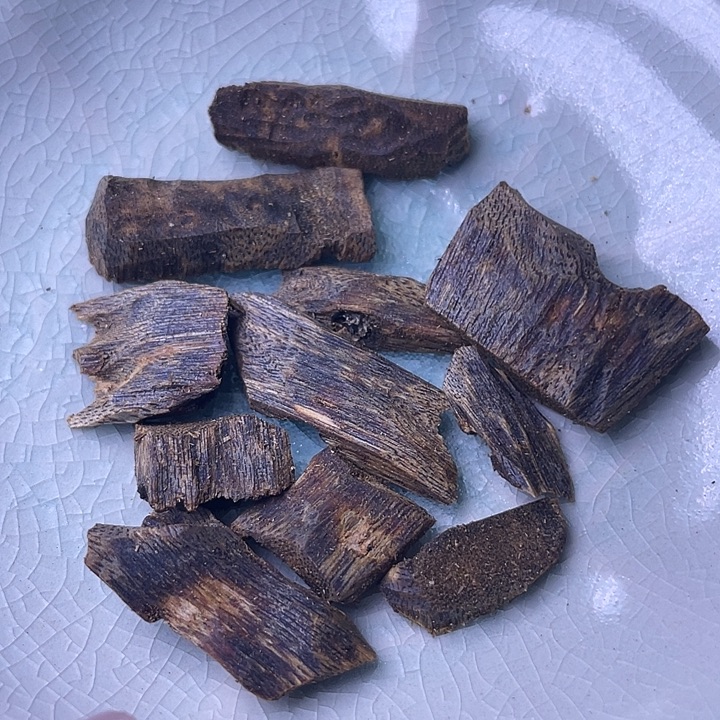 香榧木海南种植莺歌绿奇楠碎料10克