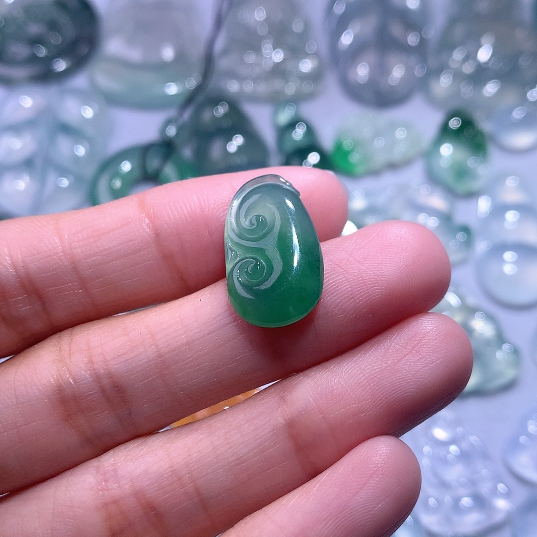 【闪购商品】翡翠颈饰未镶嵌如意