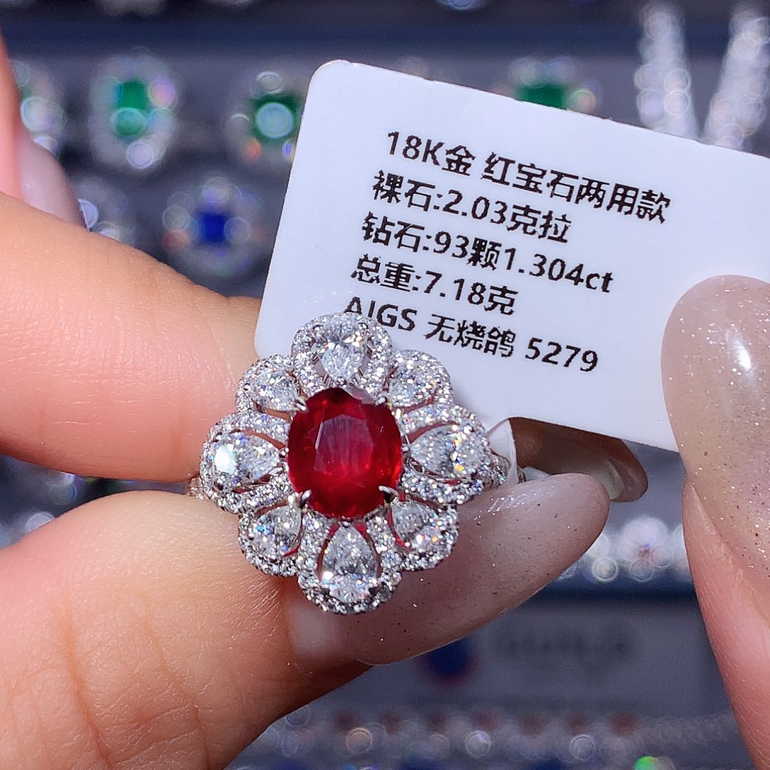 红宝石戒指18K金镶嵌