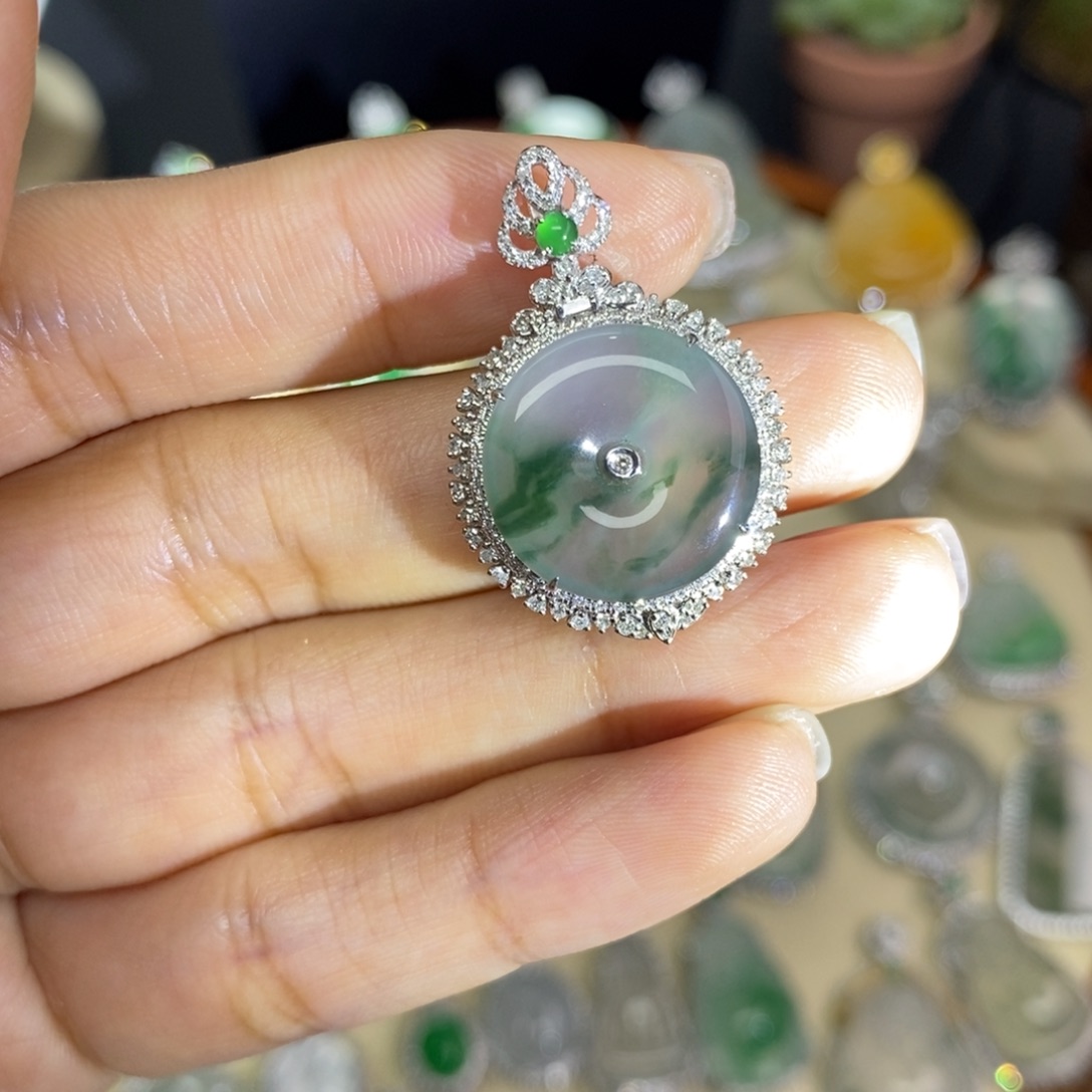 翡翠颈饰18K金镶嵌A货翡翠