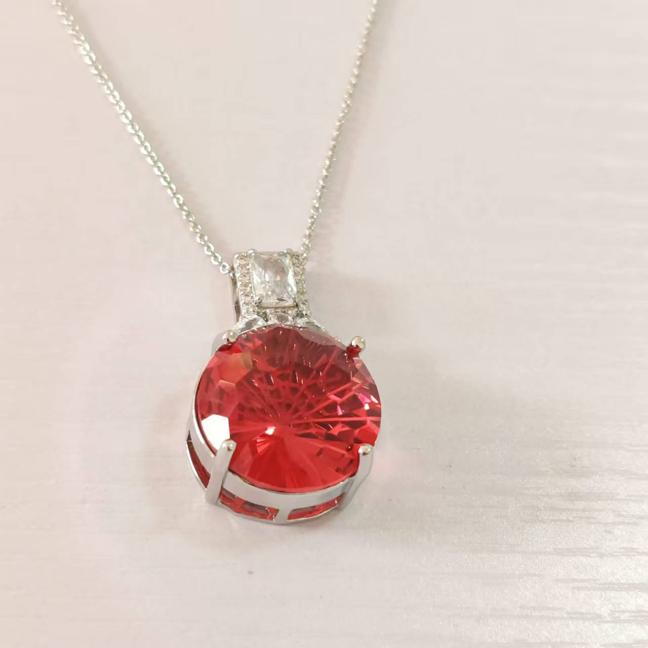   【南非定制】经典高级轻奢大气百搭吊坠WD113208