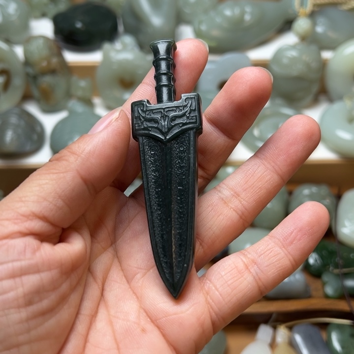 和田玉未镶嵌把件