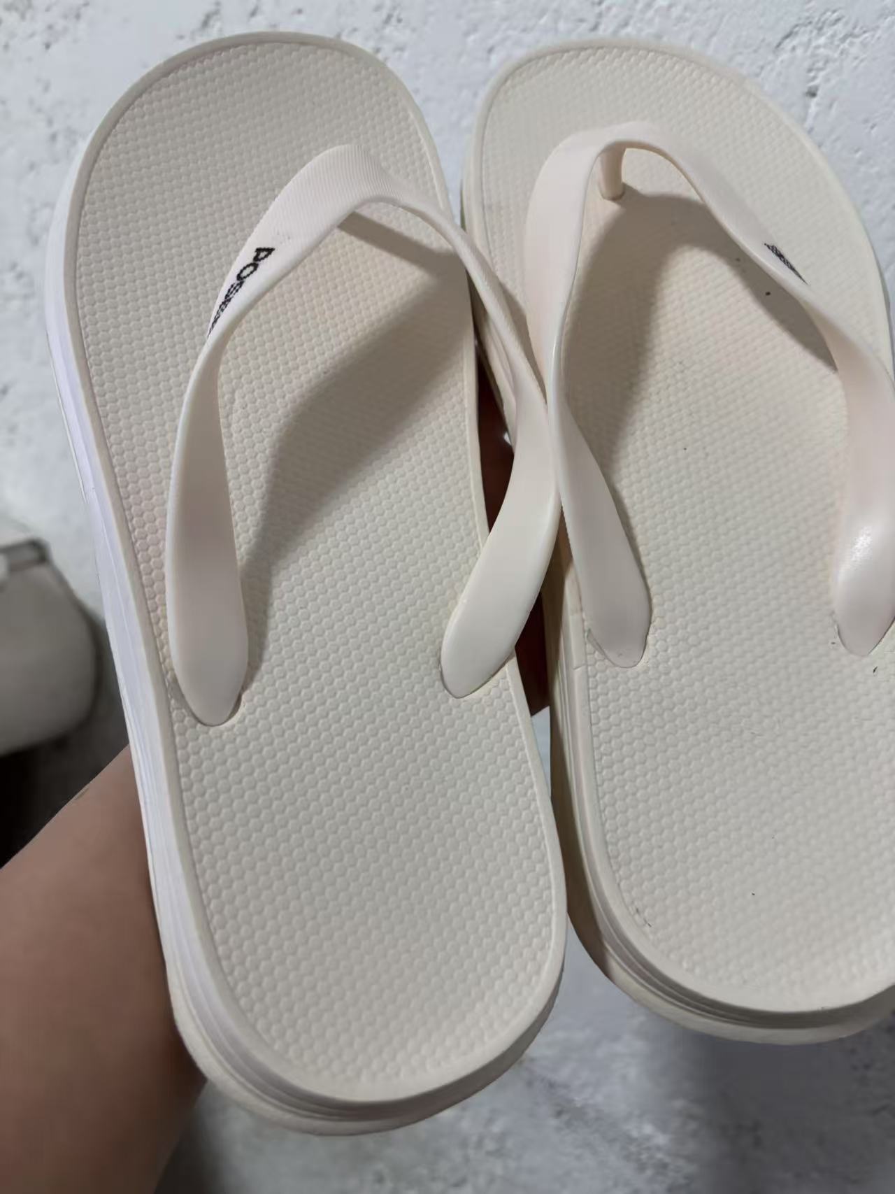 瑕疵款西家情侣款 人字拖 很轻盈