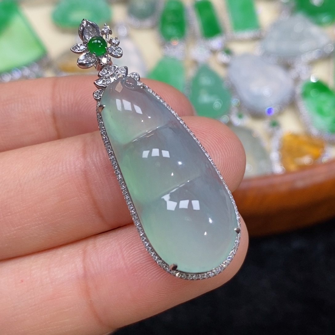 翡翠吊坠(赠链)18K金镶嵌