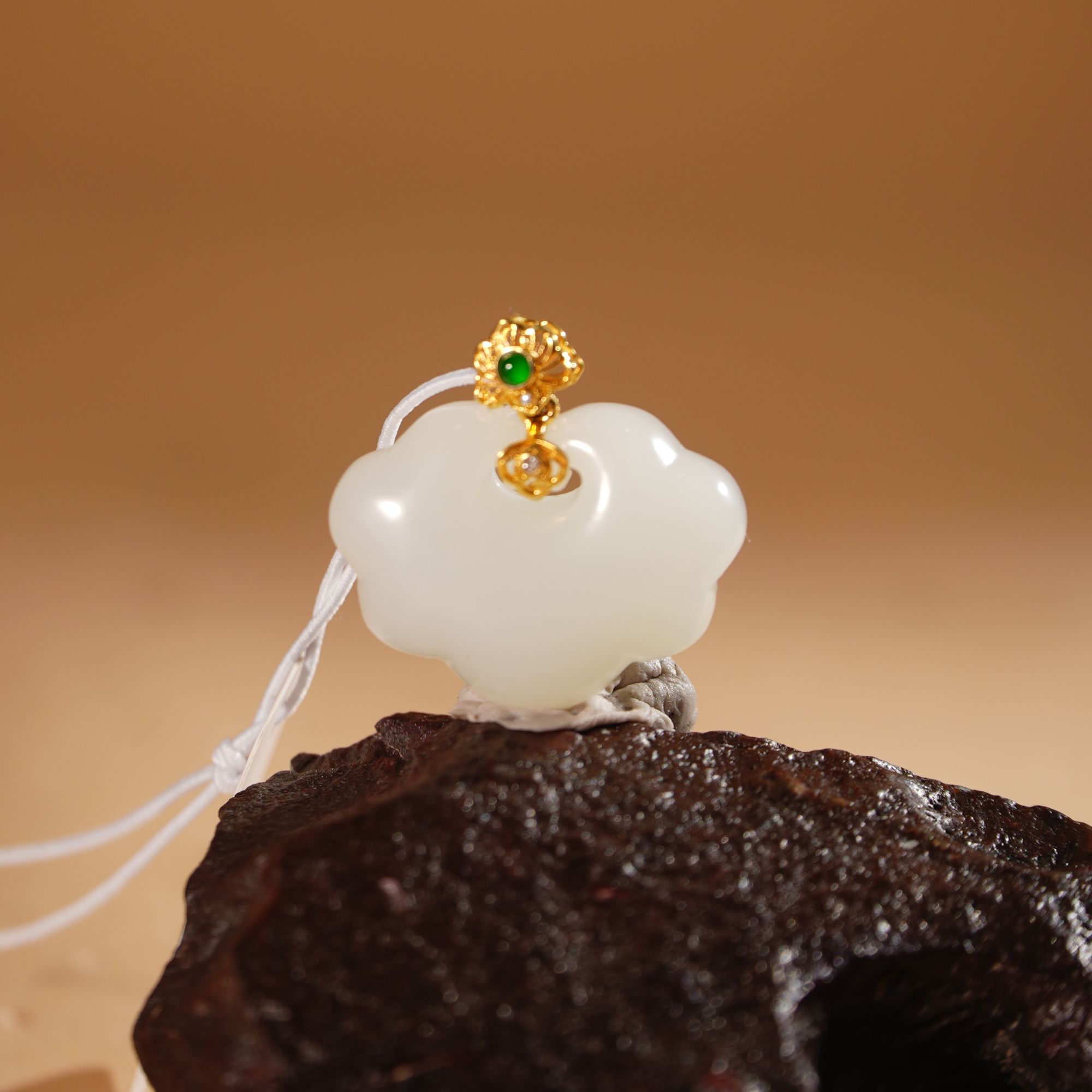 HA00509和田玉白玉吊坠