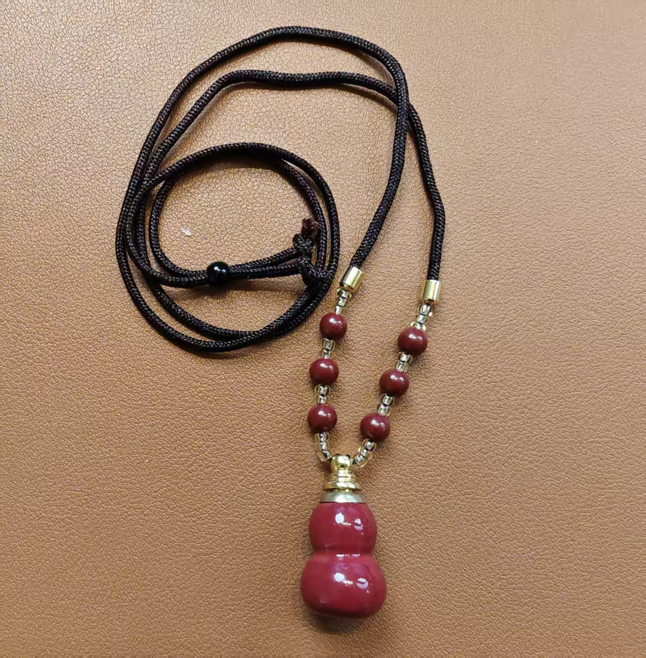 只买单纯的吊坠，没带链子，属的性质。树脂吊坠 葫芦吊坠 挂饰 项坠