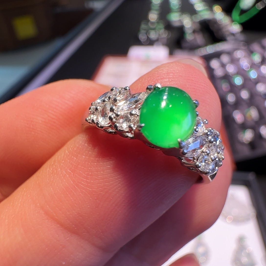 翡翠18K金镶嵌戒指