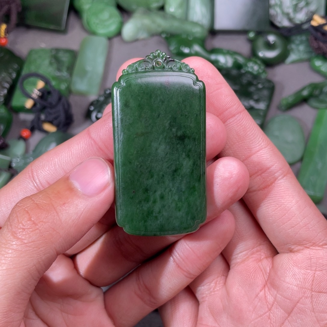 和田玉（碧玉）颈饰未镶嵌张*逗