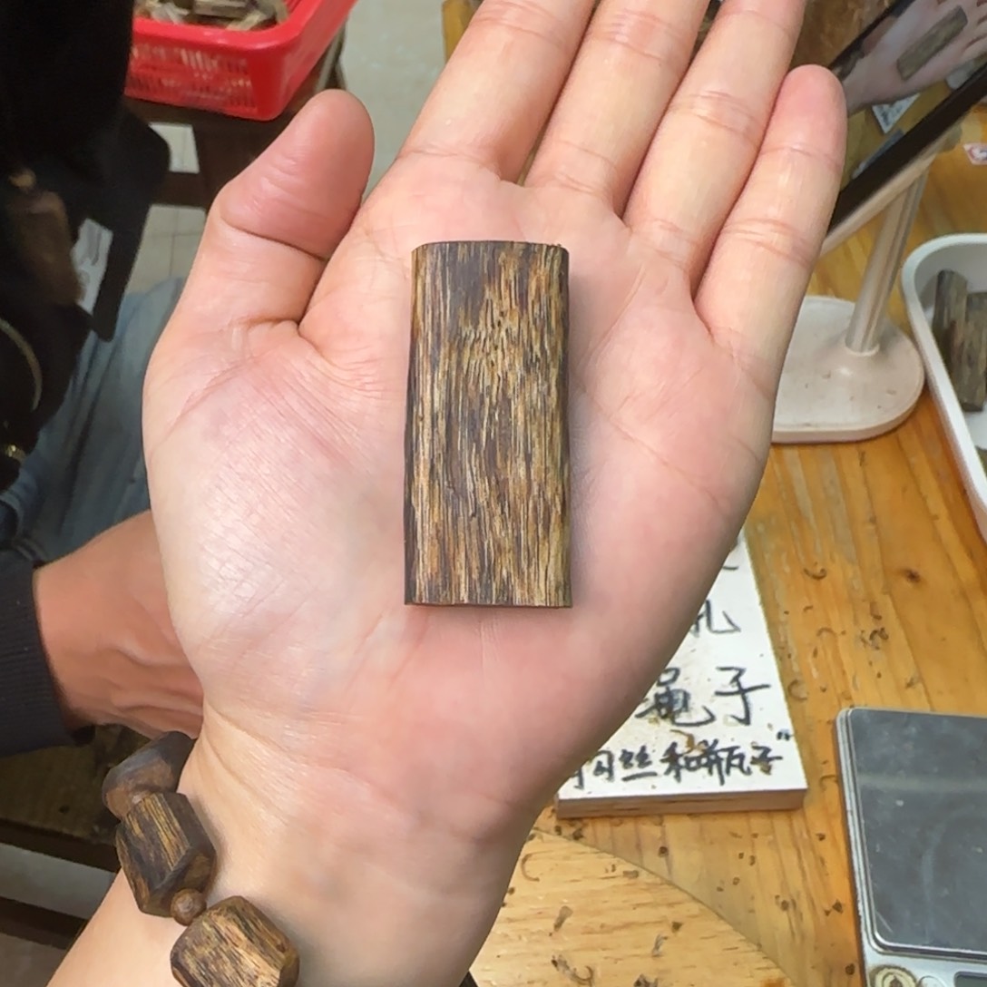 沉香吊坠素牌绿奇7.8克