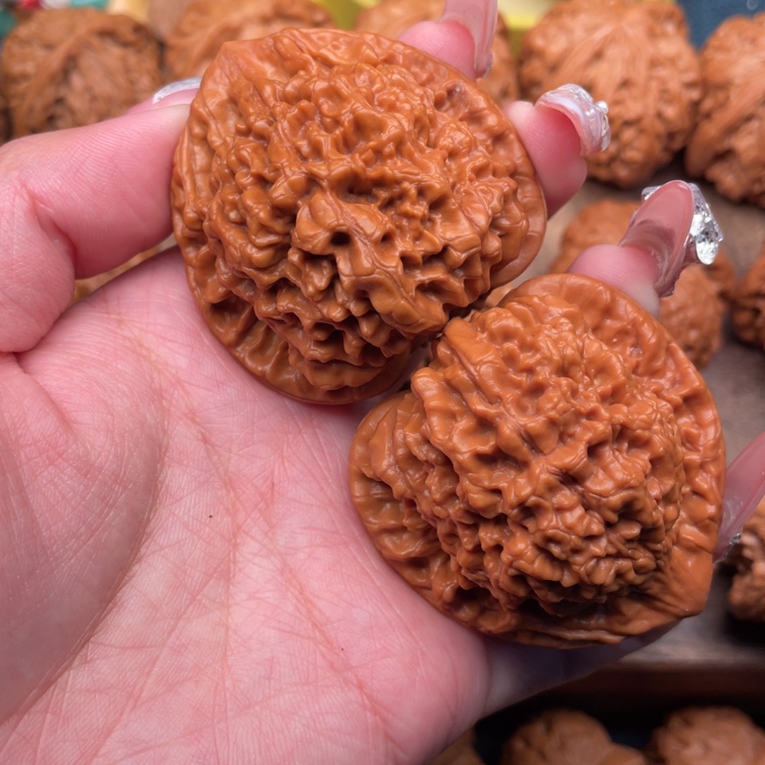 文玩核桃把件全品精配，大克重红皮官帽48