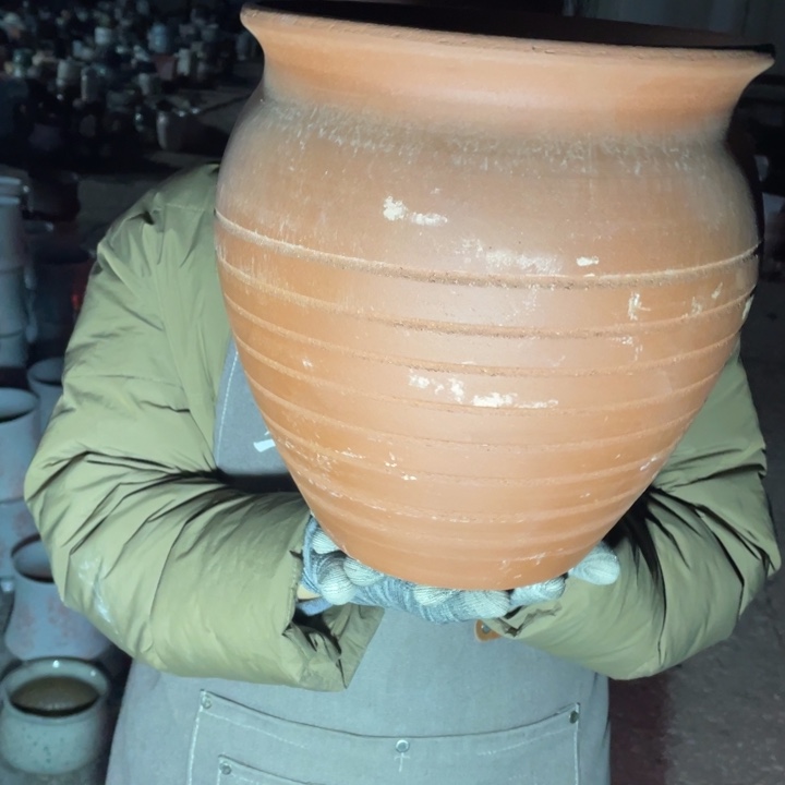 紫砂花盆口24高27瑕疵瑕疵