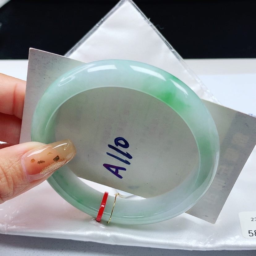 【闪购商品】翡翠手镯未镶嵌 正圈58+