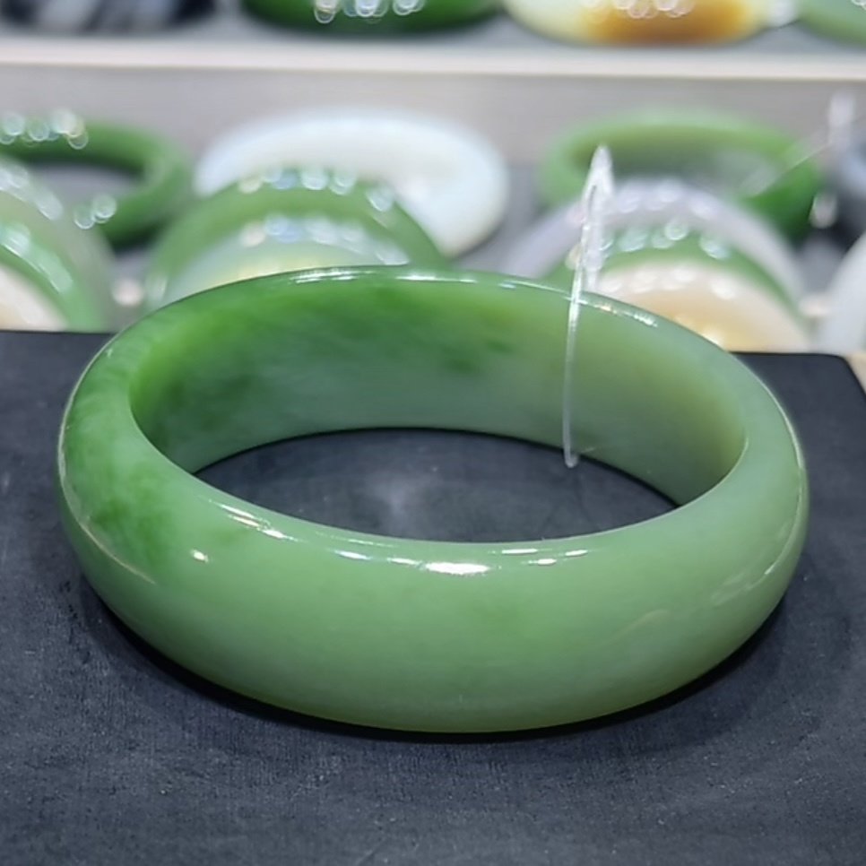 和田玉俄料碧玉老料白加绿手镯57-58圈口（宽版）