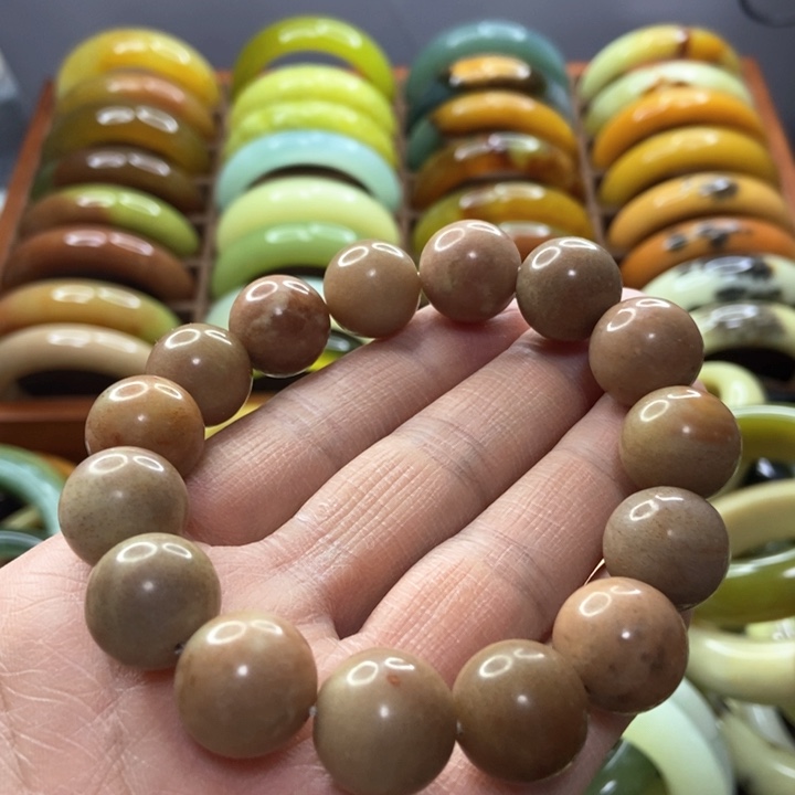 蛇纹石玉手镯未镶嵌