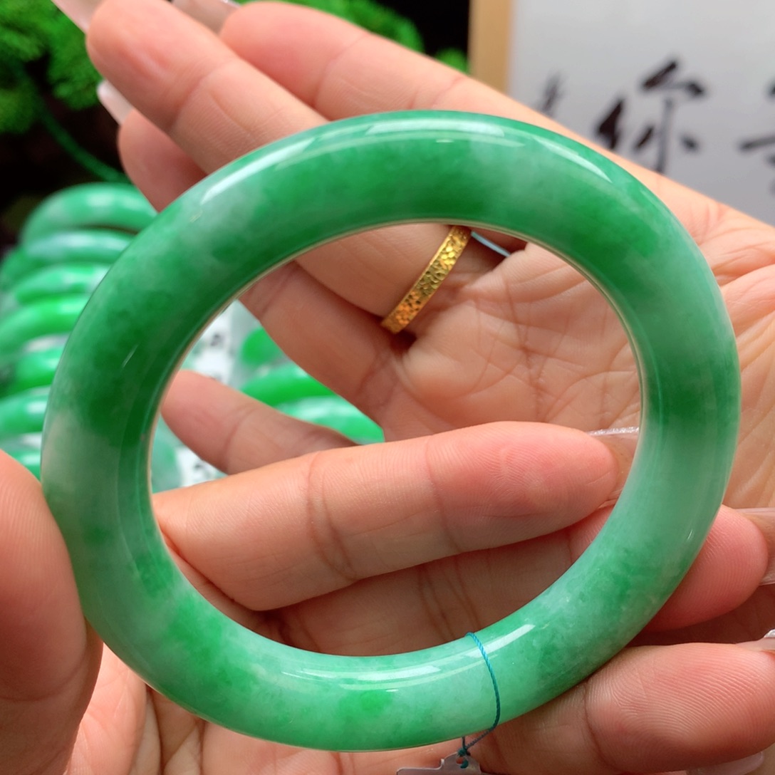 未镶嵌手镯翡翠缅甸