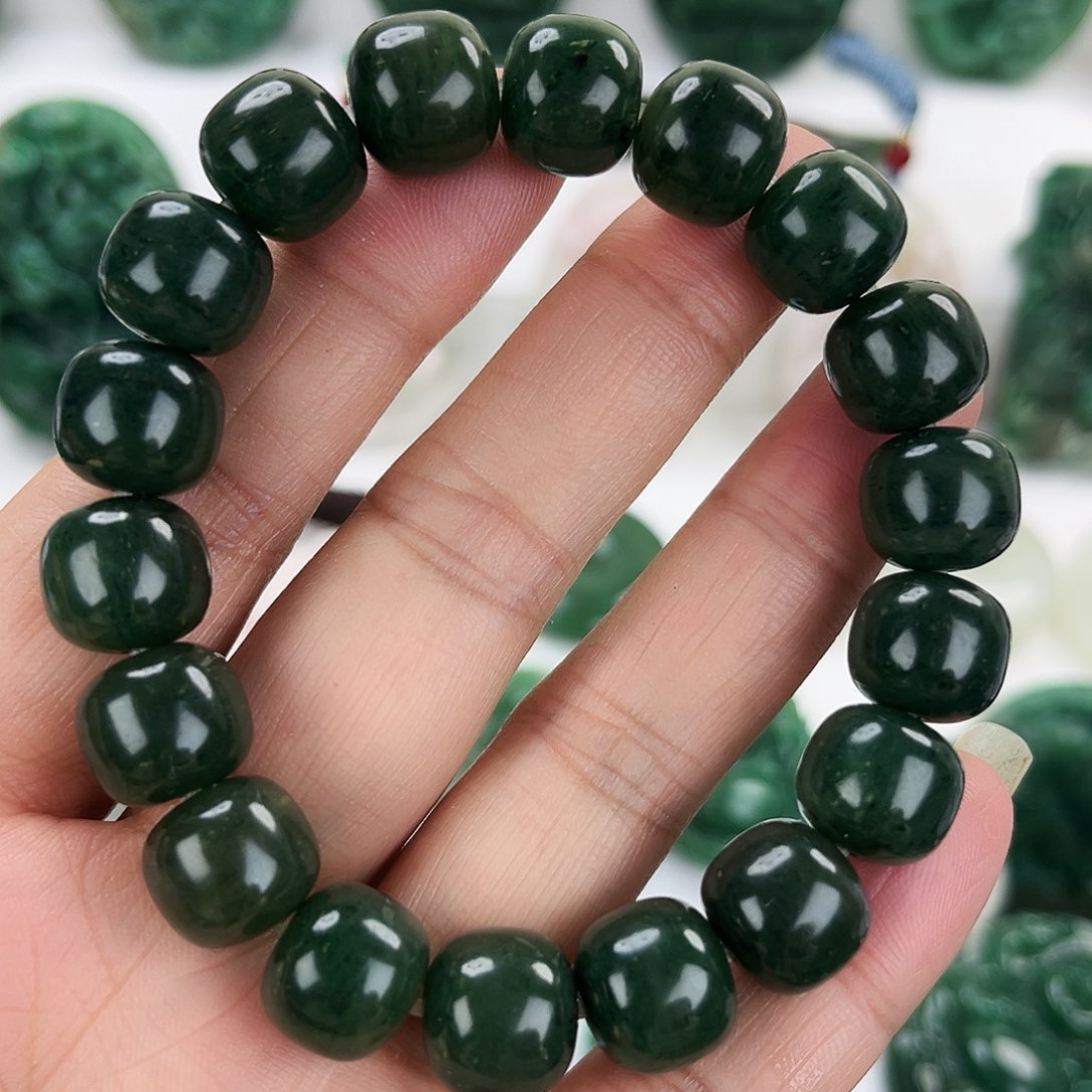 独山玉颈饰未镶嵌