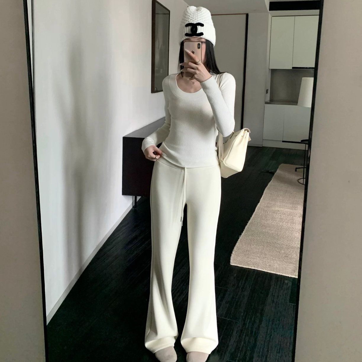 在韩 秋季新款白色微喇裤