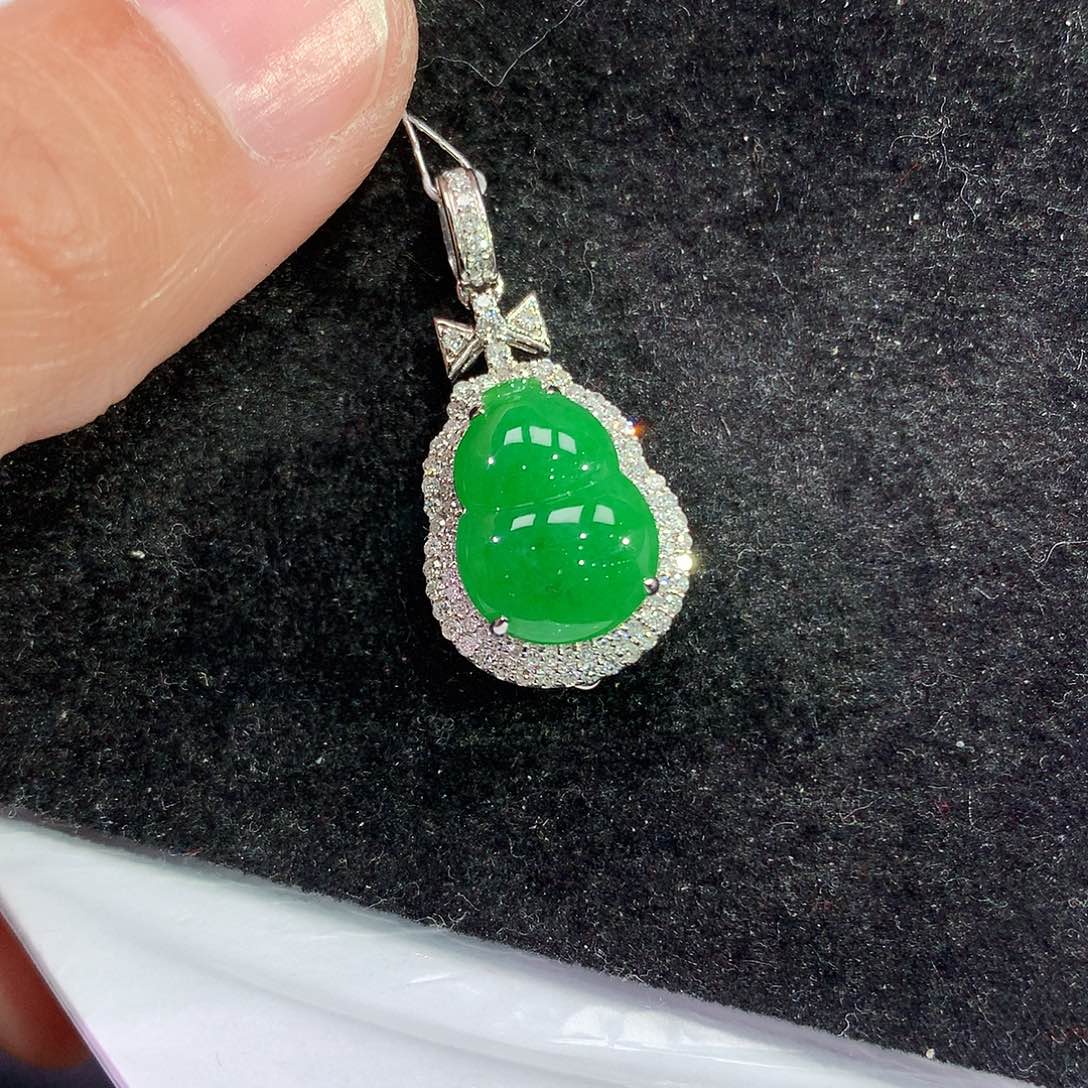 翡翠吊坠(赠链)18K金镶嵌