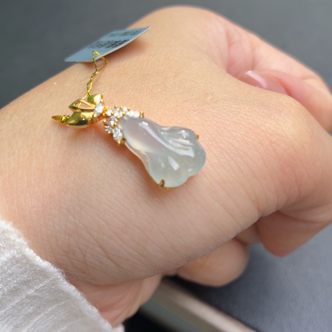 翡翠18K金镶嵌颈饰