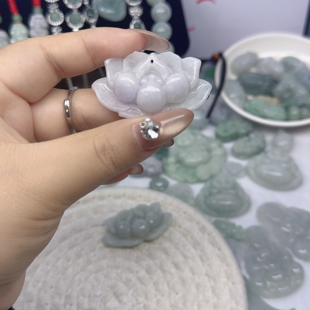 行***行翡翠未镶嵌颈饰翡翠荷花