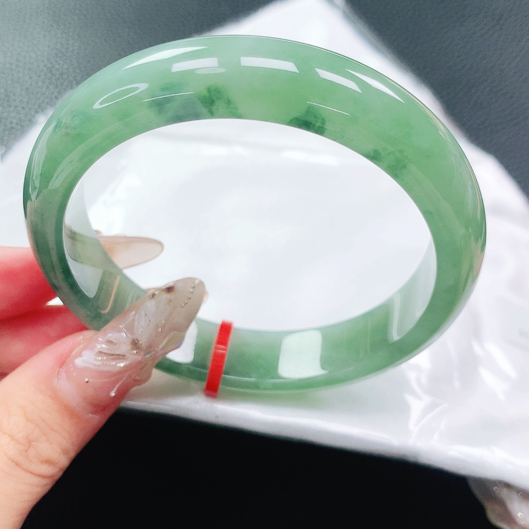 翡翠手镯未镶嵌57圈