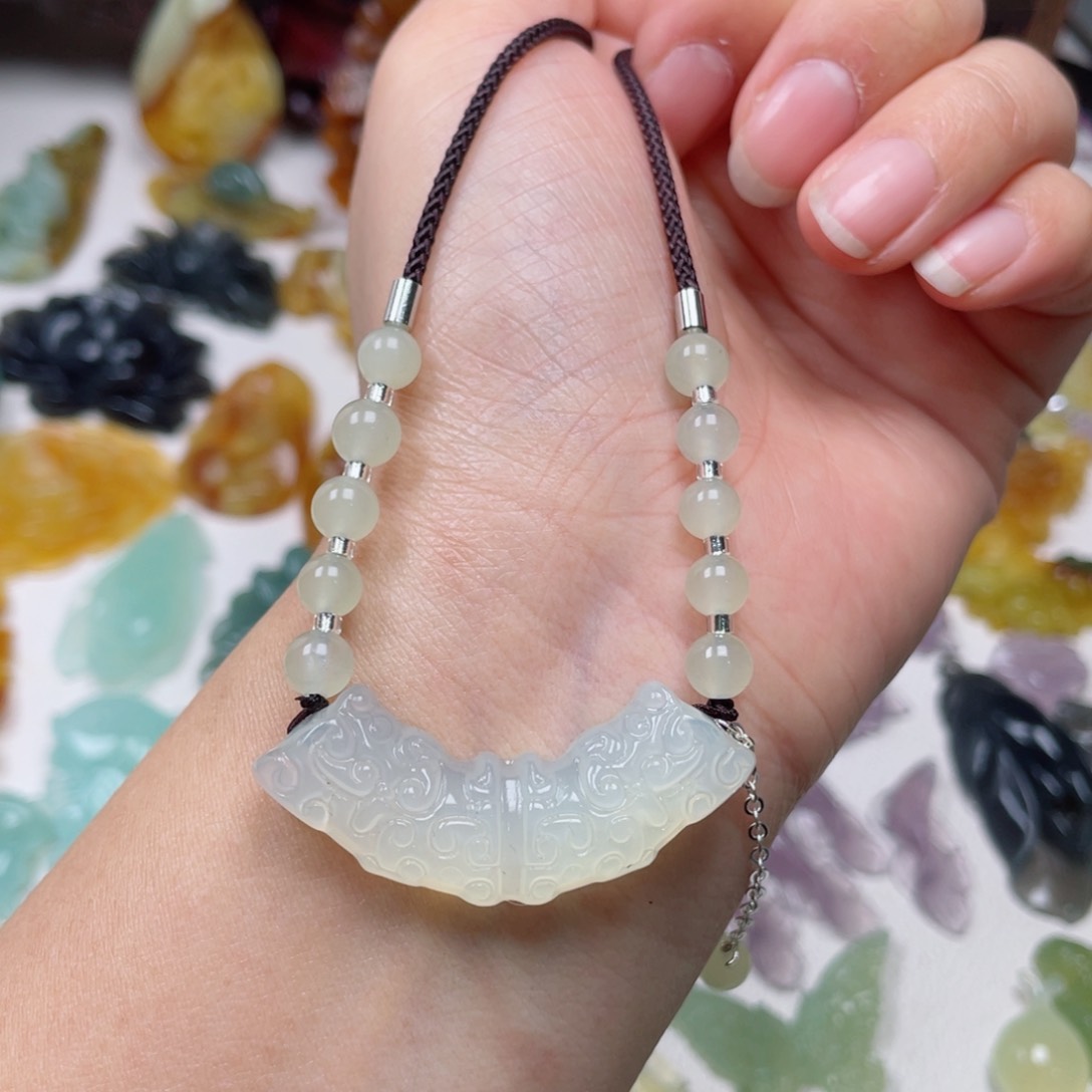 蛇纹石玉颈饰未镶嵌