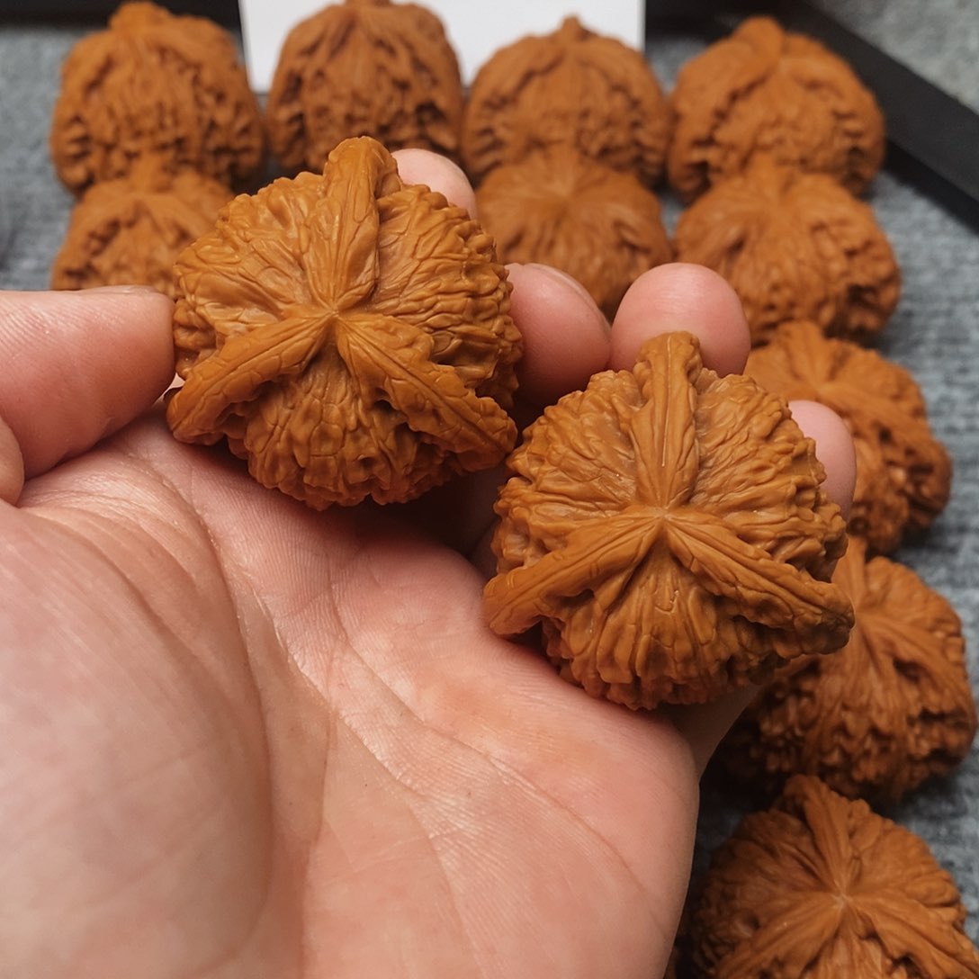 文玩核桃吊坠李*东精工修复三棱41白奔