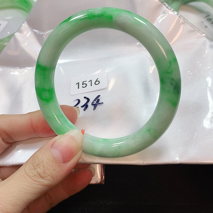 翡翠手镯未镶嵌水*座天然翡翠手镯57