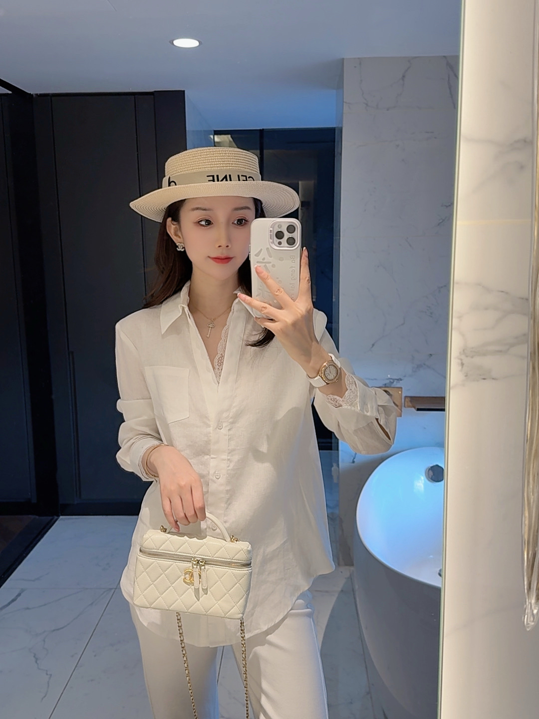 【大静静】V领蕾丝~白色气质弧形边拼接长袖衬衫2603